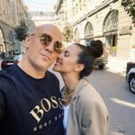 Oleksii Potapenko Instagram - Вона може бути будь-якою, Але Вона повинна бути киянкою))) таке у Нас корінних киян є жартівливе прислів’я …Грає море зелене,тихий день догора,дорогими для мене СТАЛИ схили Дніпра… а для мене завжди були є і будуть дорогими і рідними київські кручі , а для когось вони Стали рідними,тому що це місто дуже гостинне і добре,а ще Київ незламний і не переможений , люблю тебе #київ (на фото моє кохання в улюбленому пасажі) KKK 🌰🌰🌰 @kamenskux