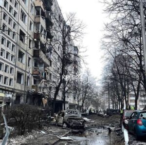 Oleksii Potapenko Instagram - Жахливий удар по Києву вночі..Балістична ракета! Підступно! поки наші люди мирно спали і загадували бажання про мирне небо… скільки цей жах може продувжуватись? Допомагаємо Разом Переможемо 🇺🇦🙏🏻A horrific strike on Kyiv during the night... A ballistic missile !Appalling! While our people peacefully slept, dreaming of a peaceful sky... How much longer can this horror continue? we are collecting aid to send! Together we will prevail 🇺🇦🙏🏻