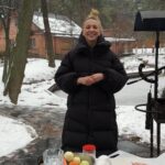 Olia Poliakova Instagram – Як завжди я повернулась до вас з своїми рецептами
Бачу що ця рубрика зайшла і саме тому тримайте 
Неймовірний плов! Плов по Поляковськи

 Для приготування плову вам потрібно:
 

Рис 0.5 
Спеції для плову по смаку 
Часник 3 головки 
Мʼякоть баранини 1.5 кг
Курдюк 0.3
Морква 0.3
Цибуля 0.5 

За самий смішний коментар з мене вам ❤️
А за перезйом рецепту репост

#ОляПолякова