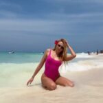 Olia Poliakova Instagram – Коли дочка найкращий оператор!))) а ви заставляєте дітей працювати на вас?))) Riu Palace Zanzibar