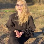 Olia Poliakova Instagram - Дорогенькі мої , хочу з вами поговорити про відпочинок та самопочуття! На початку місяця я захворіла , вірус, звичайно в мене це з дні, і я ок, та не в цей раз, я хворіла майже місяць, чере антибіотики купу ліків я вилізла, але досі ще кашель та насморк! Подивившись на це все тверезо розумію шо організм мені каже, гей старенька ))) давай ти будеш себе більше любити та піклуватись про себе, і не тільки фізично але й морально! Тому буду собі влаштовувати відпочинки, перезагрузки, а ще я вирішила більше не бачити і не читати поганих коментарів! А цього в інтернеті зараз стало нестерпно багато, люди не можуть впливати на проблеми , стрес , війну, і вони ви@ираються на сторінки публічних людей! Тому від сьогодні я буду блокувати все і всіх що мені не потрібно читати, так шо як що вам вежливо бути зі мною в моєму просторі будьте чемні та добрі! Бережу себе, а ви бережіть себе!