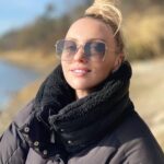 Olia Poliakova Instagram - Дорогенькі мої , хочу з вами поговорити про відпочинок та самопочуття! На початку місяця я захворіла , вірус, звичайно в мене це з дні, і я ок, та не в цей раз, я хворіла майже місяць, чере антибіотики купу ліків я вилізла, але досі ще кашель та насморк! Подивившись на це все тверезо розумію шо організм мені каже, гей старенька ))) давай ти будеш себе більше любити та піклуватись про себе, і не тільки фізично але й морально! Тому буду собі влаштовувати відпочинки, перезагрузки, а ще я вирішила більше не бачити і не читати поганих коментарів! А цього в інтернеті зараз стало нестерпно багато, люди не можуть впливати на проблеми , стрес , війну, і вони ви@ираються на сторінки публічних людей! Тому від сьогодні я буду блокувати все і всіх що мені не потрібно читати, так шо як що вам вежливо бути зі мною в моєму просторі будьте чемні та добрі! Бережу себе, а ви бережіть себе!