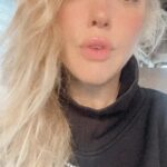 Olia Poliakova Instagram – Як вам нова пісня? А нові та не дуже пісні -26 жовтня в палаці Україна !чекаю на вас! Пишіть в коментах!)