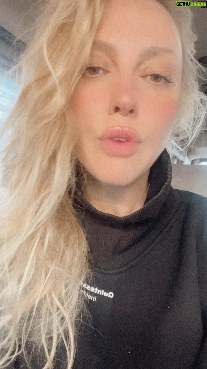 Olia Poliakova Instagram - Як вам нова пісня? А нові та не дуже пісні -26 жовтня в палаці Україна !чекаю на вас! Пишіть в коментах!)