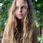 Olia Poliakova Instagram – 12! Моя маленька і вже така доросла дівчинка! Така кумедна і свідома, розумна і смішна, красива як сонце! Хочу щоб ти була здорова і щаслива! І щоб втілилося твоє єдине бажання вже півтора року , щоб закінчилась війна і ти повернулася додому! Бо нема для тебе кращого місця на землі ніж Україна ,твій ліс твоя річка , і твої тваринки, все що ти любиш! І воно обов’язково здійсниться! І ти як і сотні тисяч дітей повернешся в Україну і ми всі будем дуже щасливі! Давайте побажаємо це Алісі і всім нам! @alisa_polyakova_