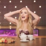 Olia Poliakova Instagram - На численні прохання фрагмент моновистави «Оля і Кажан» 😂😂😂 Повний новий випуск дивіться в YouTube на каналі «Ваша Маша» #ОляПолякова #ДоросліДівчата