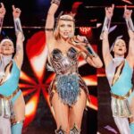 Olia Poliakova Instagram - «Ей, секундочку» на сцені «Дзінтарі» в Юрмалі на фестивалі «Рандеву». Дякую Лаймі Вайкуле @laima_vaikule_official за запрошення! Автор слів та музики: Дмитро Сисоєв Переклад: Ігор Скакун #ОляПолякова #ЕйСекундочку Jurmala