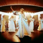Olia Poliakova Instagram – Відбулася фантастична премʼєра музичної моновистави «Моє коріння». Дякую всім глядачам, які завітали підтримати цей проєкт та насолодитися українськими піснями в нових аранжуваннях!
Наступні вистави відбудуться 17, 18, 20, 21, 22 жовтня на сцені малого залу TEATROOM Палацу «Україна». Приходьте обов’язково!
#ОляПолякова #МоєКоріння Kyiv, Ukraine