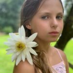 Olia Poliakova Instagram – 12! Моя маленька і вже така доросла дівчинка! Така кумедна і свідома, розумна і смішна, красива як сонце! Хочу щоб ти була здорова і щаслива! І щоб втілилося твоє єдине бажання вже півтора року , щоб закінчилась війна і ти повернулася додому! Бо нема для тебе кращого місця на землі ніж Україна ,твій ліс твоя річка , і твої тваринки, все що ти любиш! І воно обов’язково здійсниться! І ти як і сотні тисяч дітей повернешся в Україну і ми всі будем дуже щасливі! Давайте побажаємо це Алісі і всім нам! @alisa_polyakova_
