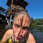 Olia Poliakova Instagram – 12! Моя маленька і вже така доросла дівчинка! Така кумедна і свідома, розумна і смішна, красива як сонце! Хочу щоб ти була здорова і щаслива! І щоб втілилося твоє єдине бажання вже півтора року , щоб закінчилась війна і ти повернулася додому! Бо нема для тебе кращого місця на землі ніж Україна ,твій ліс твоя річка , і твої тваринки, все що ти любиш! І воно обов’язково здійсниться! І ти як і сотні тисяч дітей повернешся в Україну і ми всі будем дуже щасливі! Давайте побажаємо це Алісі і всім нам! @alisa_polyakova_