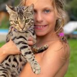 Olia Poliakova Instagram – 12! Моя маленька і вже така доросла дівчинка! Така кумедна і свідома, розумна і смішна, красива як сонце! Хочу щоб ти була здорова і щаслива! І щоб втілилося твоє єдине бажання вже півтора року , щоб закінчилась війна і ти повернулася додому! Бо нема для тебе кращого місця на землі ніж Україна ,твій ліс твоя річка , і твої тваринки, все що ти любиш! І воно обов’язково здійсниться! І ти як і сотні тисяч дітей повернешся в Україну і ми всі будем дуже щасливі! Давайте  побажаємо це Алісі і всім нам! @alisa_polyakova_
