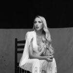Olia Poliakova Instagram - Дорогенькі, мені дуже приємно, що ви так підтримали мою нову відеороботу! Дякую вам за всі теплі коментарі, за ваші слова!!! Кожна робота, випущена під час війни - безцінна, адже вона має фундаментальні сенси та переосмислення. Якщо ви досі не бачили мій новий кліп - швидше заходьте на YouTube. Посилання залишила в шапці профілю #ОляПолякова #Дякую