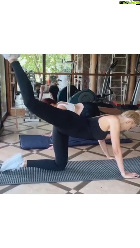 Olia Poliakova Instagram - Функціональне тренування вдома від мене та тренера Сергія @sheremeta_sergey 💪