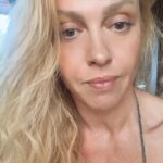 Olia Poliakova Instagram - Звертаюся до видання «Главред» @glavred.info , яке сьогодні випустило бодішеймерську статтю про мене та мою дочку! Закордоном вас би стерли просто, відмінили і стягнули б багато мільйонів євро! У сучасному світі бодішеймінг будь-якої людини, особливо дітей, сильно карається. І я вас покараю! Я прямо зараз звертаюся до суду, щоб довести, що у вільній країні, бодішеймінг абсолютно неприйнятний!!!