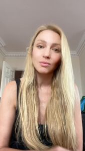 Olia Poliakova Instagram - Бог любить вас також!