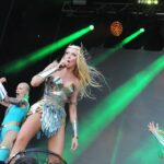 Olia Poliakova Instagram - У Луцьку відбувся дитячий благодійний фестиваль “Амбасадор дитинства” @ambassador.dytynstva , який зібрав 7 тисяч глядачів на історичній локації - Замку Любарта, щоб підтримати соціальну та психологічну адаптацію дітей. Діти, я бажаю вам, аби ви ніколи не забували, що ви – українці. Щоб ніхто і ніколи не зміг у вас забрати вашу гідність, вашу мову та національність. Сьогодні бути українцем дуже почесно. Ми дійсно дуже смілива нація. На нашу долю випало нещастя – війна. Діти не повинні цього всього бачити, тому я дуже хочу, щоб якомога швидше прийшов мир, а головне – наша перемога! #ОляПолякова #ВсеБудеДобре