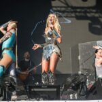Olia Poliakova Instagram - У Луцьку відбувся дитячий благодійний фестиваль “Амбасадор дитинства” @ambassador.dytynstva , який зібрав 7 тисяч глядачів на історичній локації - Замку Любарта, щоб підтримати соціальну та психологічну адаптацію дітей. Діти, я бажаю вам, аби ви ніколи не забували, що ви – українці. Щоб ніхто і ніколи не зміг у вас забрати вашу гідність, вашу мову та національність. Сьогодні бути українцем дуже почесно. Ми дійсно дуже смілива нація. На нашу долю випало нещастя – війна. Діти не повинні цього всього бачити, тому я дуже хочу, щоб якомога швидше прийшов мир, а головне – наша перемога! #ОляПолякова #ВсеБудеДобре