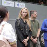 Olia Poliakova Instagram - Нещодавно в прямому ефірі Телемарафону я закликала всіх долучитись та допомогти знайти дітей-сиріт, яким потрібна допомога. Я дякую всім, хто почув мене і відгукнувся. І завдяки всім небайдужим людям ми відправляємо цих дітей в безпечне місце в Туреччині. Там діти зможуть оздоровитися, відпочити, побачити світ, познайомитися з іншими дітками та набратися сил перед новим навчальним роком. Діти, яких ми рятуємо, втратили батьків і через війну опинилися в нелюдських умовах — серед руїн, без світла та води, під постійними обстрілами і ракетними атаками. Вони не мали навіть базових засобів для життя. Жили у зруйнованих будинках без дахів, з розбитими вікнами, намагалися вижити на вулиці, перебуваючи у примітивних наметах. Приміром, є хлопчик, який після загибелі батьків залишилися з бабусею й дідусем. І у їхній будинок прилетіла російська ракета. Доки літній дідусь намагається самотужки відремонтувати оселю, родина тулиться у літній кухні. #ОляПолякова #дитинствобезвійни #chilhoodwithoutwar Odessa, Ukraine