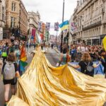 Olia Poliakova Instagram - Боротьба за свободу і цінність кожного українця - це те, за що наша країна щодня виборює право у двобої з рашистським злом. Війна не обирає, якої ти статі, сексуальної орієнтації або який у тебе колір очей. На передовій перемогу здобувають також військові ЛГБТІК+, права яких досі не врегульовані законодавчо в питаннях узаконення відносин, піклування про партнера, їх спільне майно, дітей… Нам треба будувати країну майбутнього. Країну, повну любові, свободи, вибору та гідності. Нам не потрібно стикатися один з одним і не можна дозволяти іншим стикатися з нами. Нам відомий справжній ворог і ми маємо спільно боротися з ним. The struggle for the freedom and value of every Ukrainian is what our country fights for every day in a duel with racist evil. War does not choose your gender, sexual orientation or eye color. On the front lines, LGBTIQ+ soldiers, whose rights are still not legally regulated in matters of legalizing relationships, caring for a partner, their common property, children... We need to build a country of the future, are also winning. A country full of love, freedom, choice and dignity. We don't need to bump into each other and we can't let others bump into us. We know the real enemy and we must fight it together. #ОляПолякова London, Unιted Kingdom