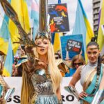 Olia Poliakova Instagram - Боротьба за свободу і цінність кожного українця - це те, за що наша країна щодня виборює право у двобої з рашистським злом. Війна не обирає, якої ти статі, сексуальної орієнтації або який у тебе колір очей. На передовій перемогу здобувають також військові ЛГБТІК+, права яких досі не врегульовані законодавчо в питаннях узаконення відносин, піклування про партнера, їх спільне майно, дітей… Нам треба будувати країну майбутнього. Країну, повну любові, свободи, вибору та гідності. Нам не потрібно стикатися один з одним і не можна дозволяти іншим стикатися з нами. Нам відомий справжній ворог і ми маємо спільно боротися з ним. The struggle for the freedom and value of every Ukrainian is what our country fights for every day in a duel with racist evil. War does not choose your gender, sexual orientation or eye color. On the front lines, LGBTIQ+ soldiers, whose rights are still not legally regulated in matters of legalizing relationships, caring for a partner, their common property, children... We need to build a country of the future, are also winning. A country full of love, freedom, choice and dignity. We don't need to bump into each other and we can't let others bump into us. We know the real enemy and we must fight it together. #ОляПолякова London, Unιted Kingdom