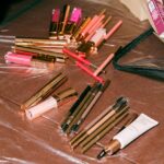 Olia Poliakova Instagram - Дорогенькі, з радістю ділюся з вами своєю гордістю – бренд косметики Polyakova Beauty @polyakova.beauty_official став партнером на цьогорічному London Fashion Week! 😍🇺🇦🇬🇧 Я щаслива, що моя косметика додала зіркового блиску в очах усіх учасників. Для нас із командою це стимул продовжувати працювати над новими продуктами, які даруватимуть красу та впевненість у собі кожній дівчині. Щиро вдячні за довіру та раді бути вашими партнерами @londonfashionweek @uainukcommunity