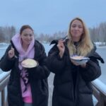 Olia Poliakova Instagram - Дорогенькі, ви просили нові рецепти від мене - саме час готувати до новорічного столу! Рецепт справжньої української шуби! Для приготування необхідні: картопля, морква, цибуля, буряк, оселедець та майонез. Викладайте шарами, дайте настоятися вашій шубі, хоча б 5 годин, та смакуйте до столу! Вітаю всіх з прийдешнім Новим роком! Нехай він стане для нас переможним! 💙💛 #ОляПолякова