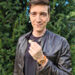 Oliver Phelps Instagram - This is FANTASTIC!!! The @fossil #harrypotterxfossil collection is here! Being a proud Gryfindor I had to rep the colours😇 @jamesphelps_pictures and I will be explaining more at fossil.com tomorrow (26th) at 18:00 🇬🇧BST /1pm EST 🇺🇲