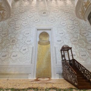 Oliver Phelps Instagram - This morning I was fortunate enough to visit the Sheikh Zayed Mosque. The level of detail on such a HUGE scale is incredible. Whether coming to worship or to visit as a tourist I'd stick this top of a "ToDo list" 

melt.mideast  @abudhabievents #InAbuDhabi
#findyourplace #sheikh_zayed_grand_masque