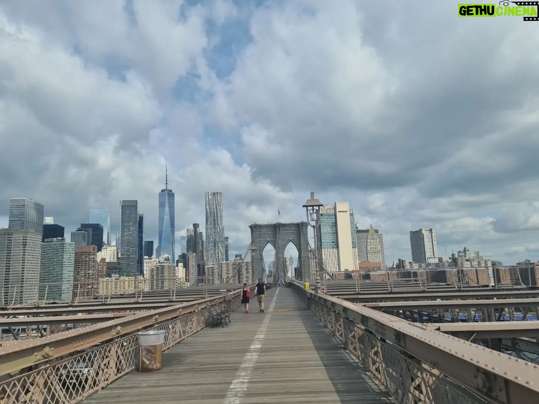 Oliver Phelps Instagram - Back from a fantastic trip to New York and Miami. I hadn't seen some friends I'm nearly 3 years so it was great to do so. Also a HUGE THANK YOU to everyone who made me so welcome who I met. #newyork #miami #eastcoast #USA #travels #englishmaninnewyork #tomanyhashtags