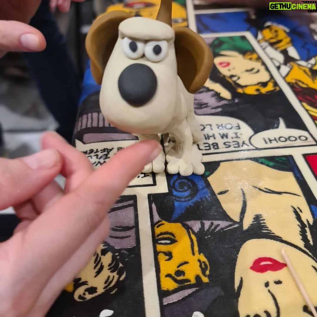 Oliver Phelps Instagram - Lived a life long dream today of making Gromit under the direction of @aardmananimations I did have to make him look a bit more happy when I finished though 😆 #wallaceandgromit The Cartoon Museum
