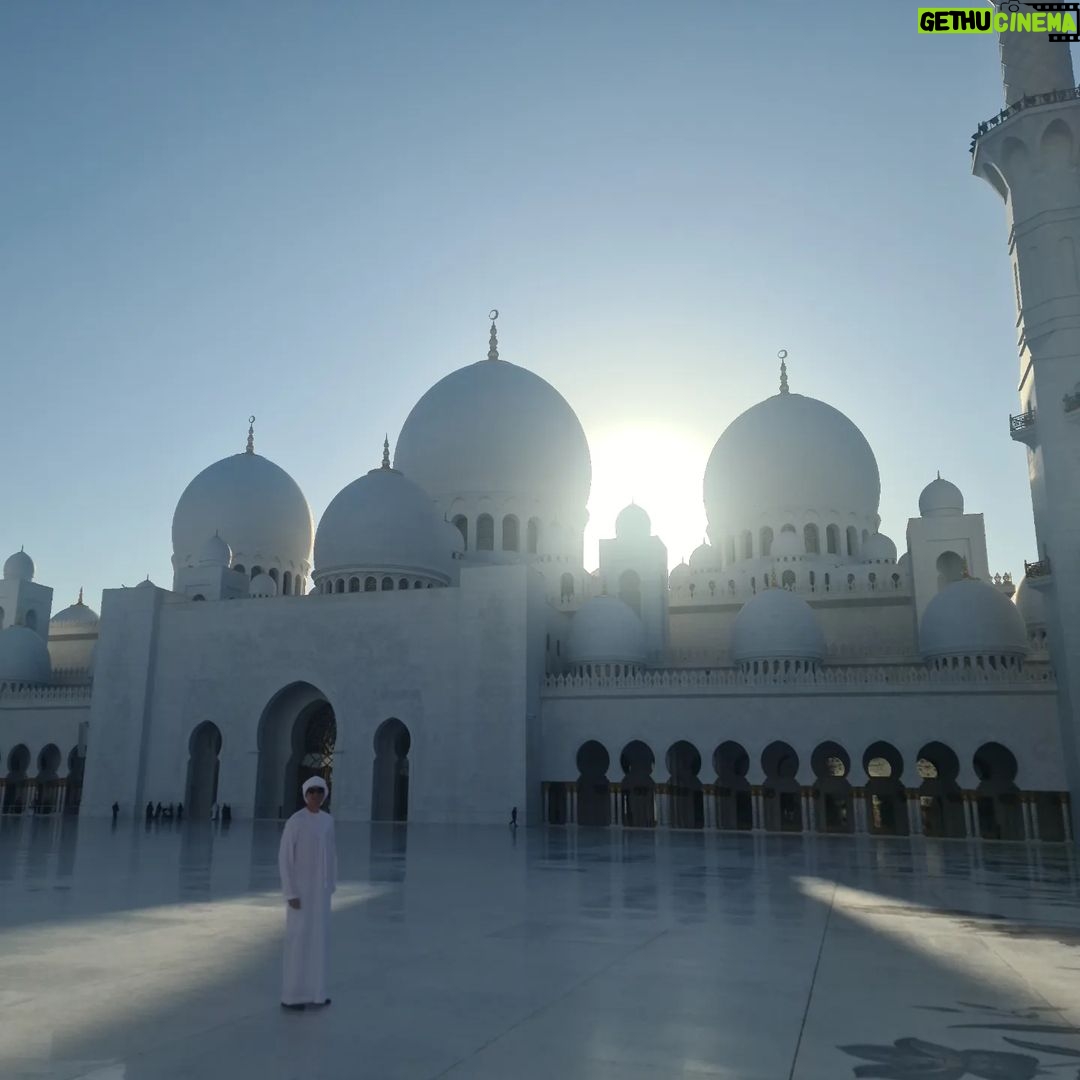 Oliver Phelps Instagram - The last day I had in Abu Dhabi didn't disappoint. Vising @szgmc_ae and @louvreabudhabi topped off a great trip. Having the chance to wear my Kandura again added to the enjoyment 😊 #abudhabi Abu Dhabi, United Arab Emirates