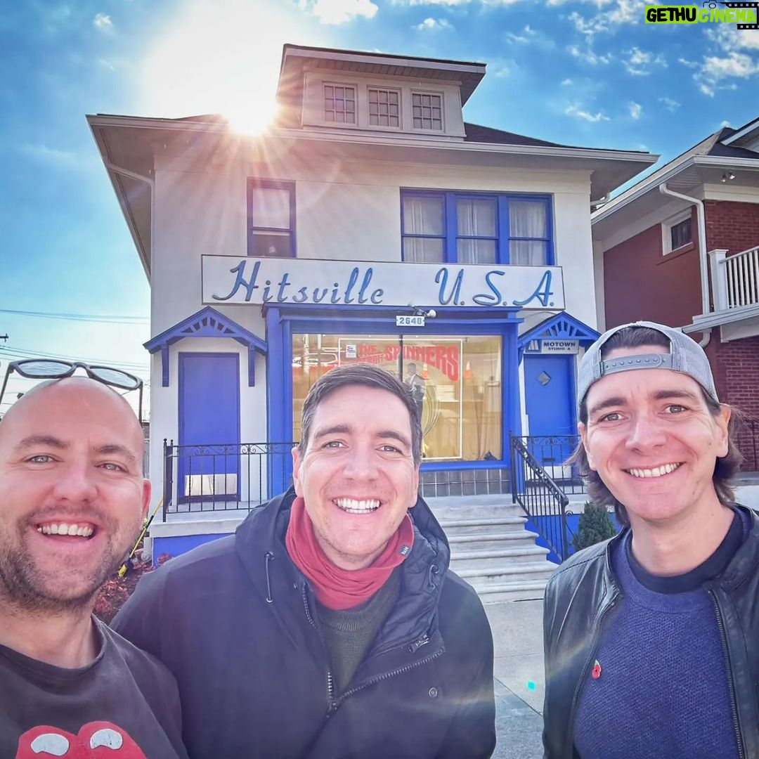 Oliver Phelps Instagram - Amazing time in Detriot last weekend. Here's some snaps but a combo video is on the way 😇 Detroit, Michigan