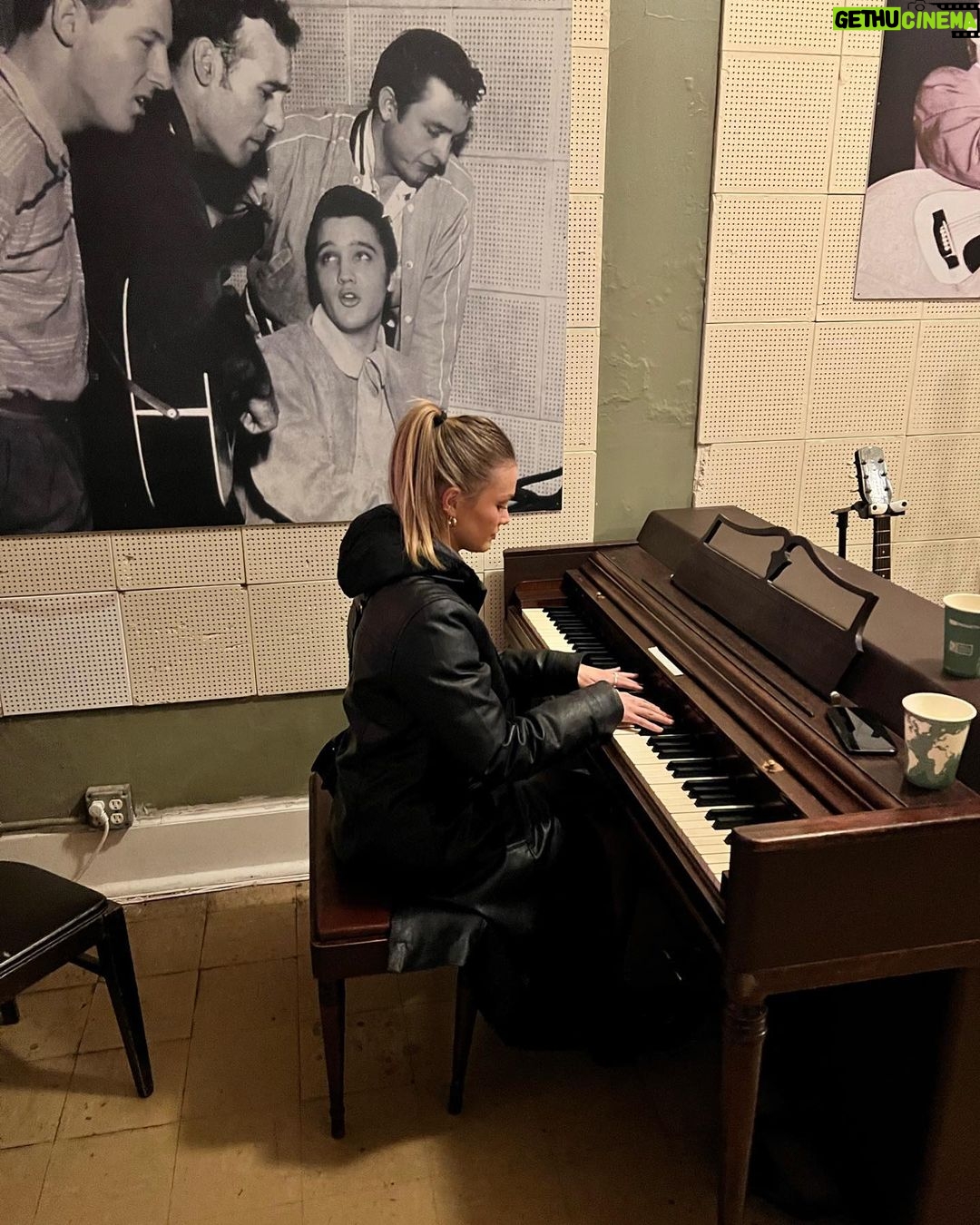 Olivia Holt Instagram - holidays in the hometown
