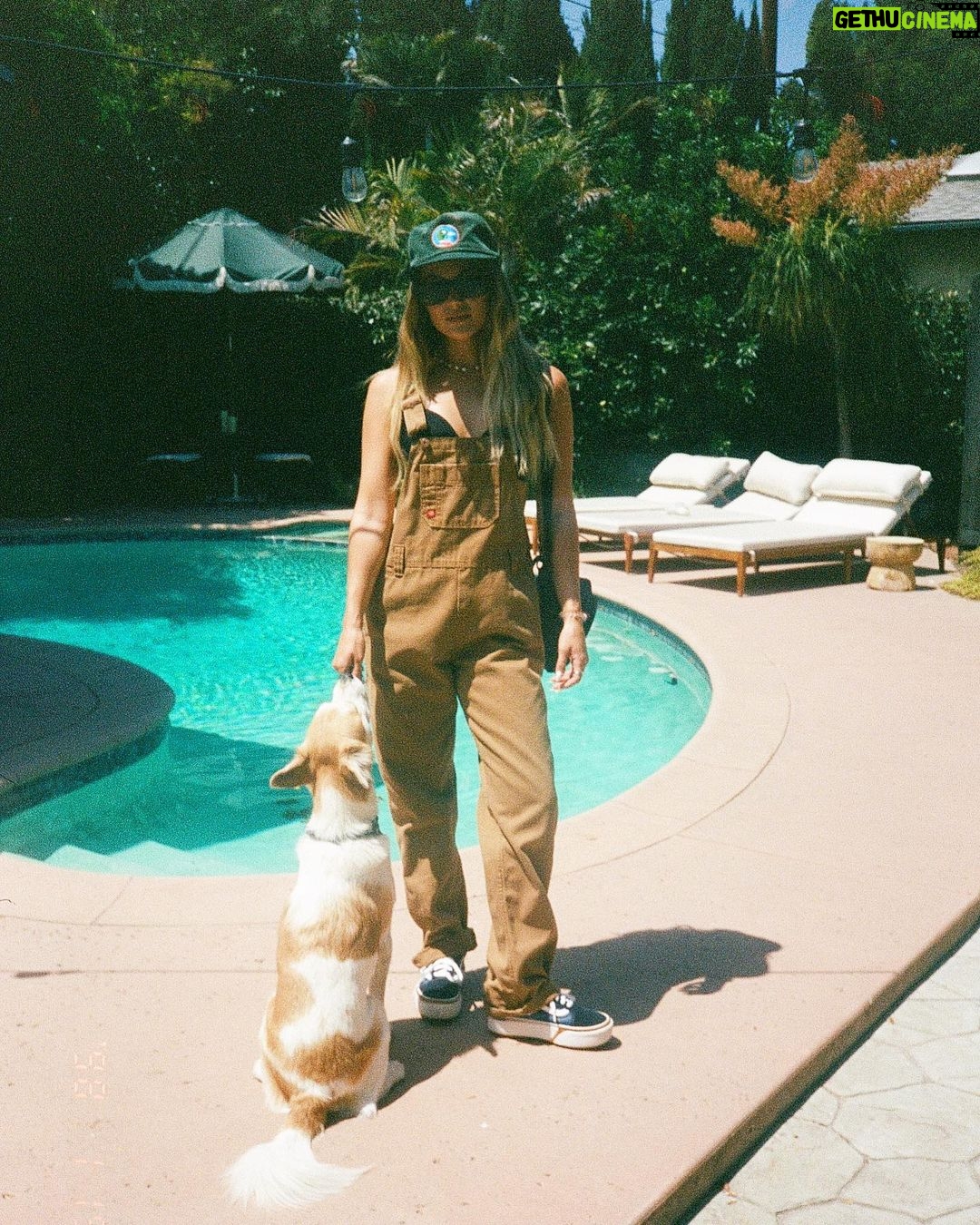 Olivia Holt Instagram - i’d go anywhere w u kid