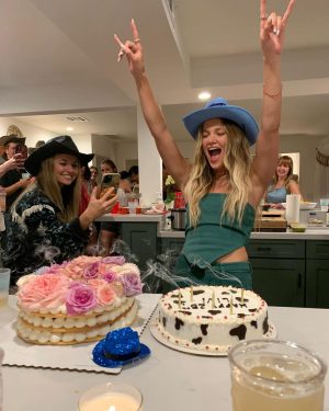 Olivia Holt Instagram - 25 👵🏼