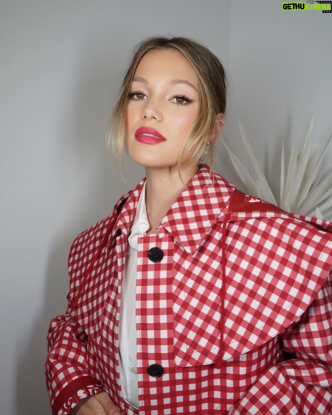 Olivia Holt Instagram - ❣️ @dior @diorbeauty ❣️