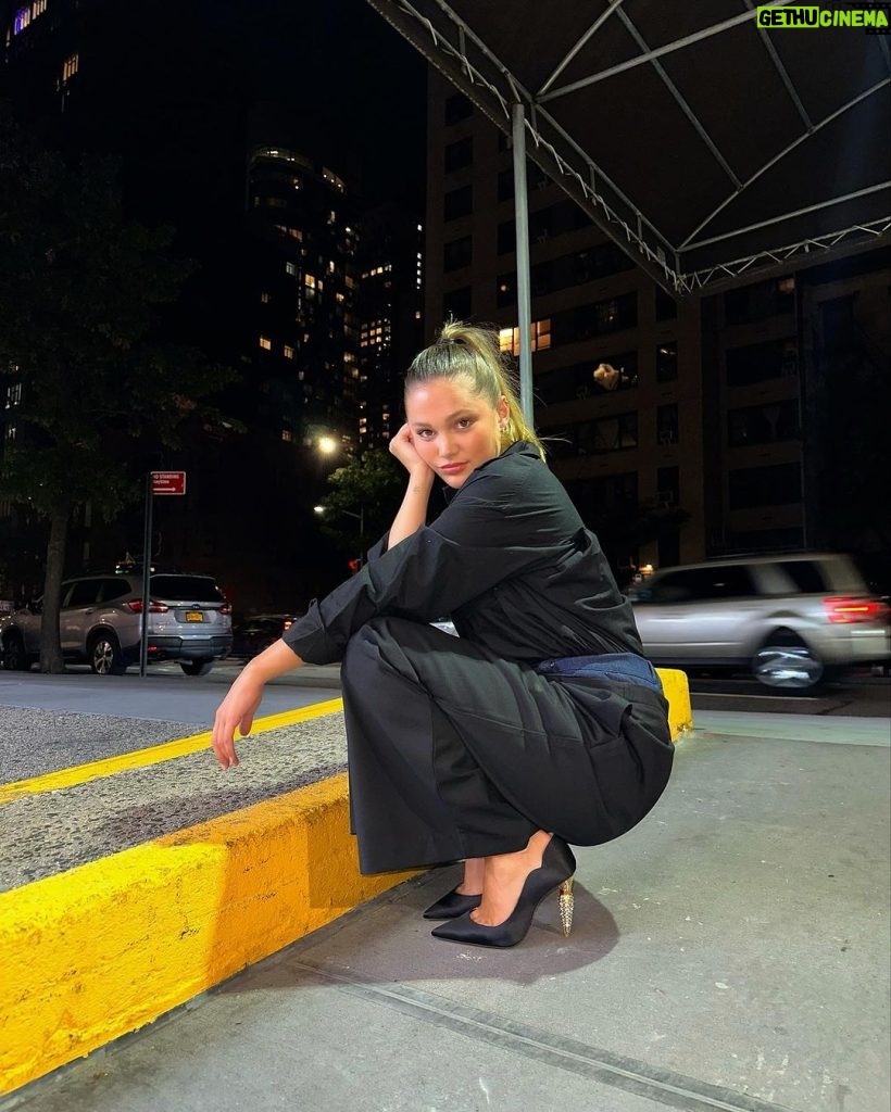 Olivia Holt Instagram - fashion weak