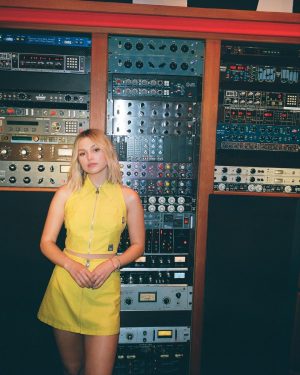Olivia Holt Instagram - step inside my office
