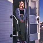 Olivia Holt Instagram - ‘95 kate on film @cruelsummer new episode tonight