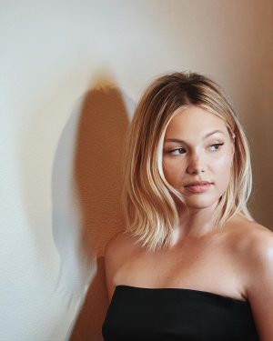 Olivia Holt Instagram - @cruelsummer premiere!! watch it on Tuesday on @freeform next day on @hulu 🖤
