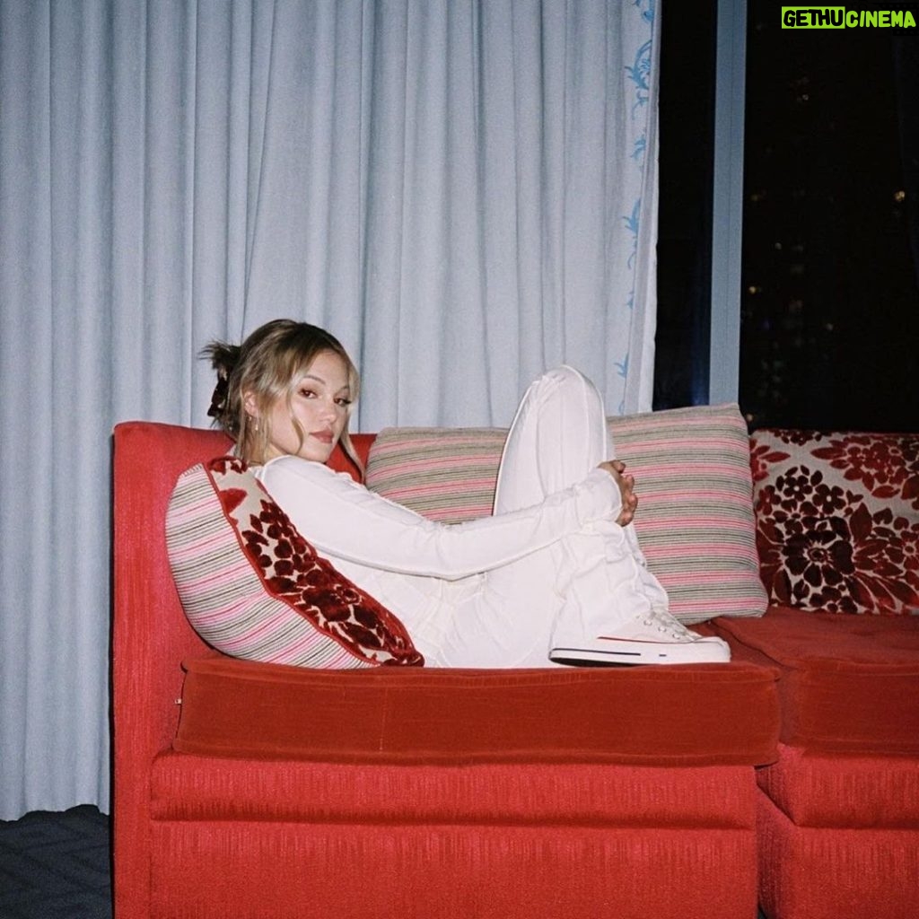 Olivia Holt Instagram - the big comfy couch