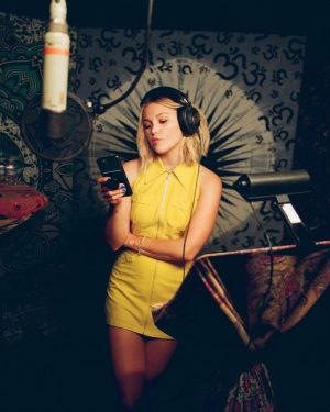 Olivia Holt Instagram - step inside my office