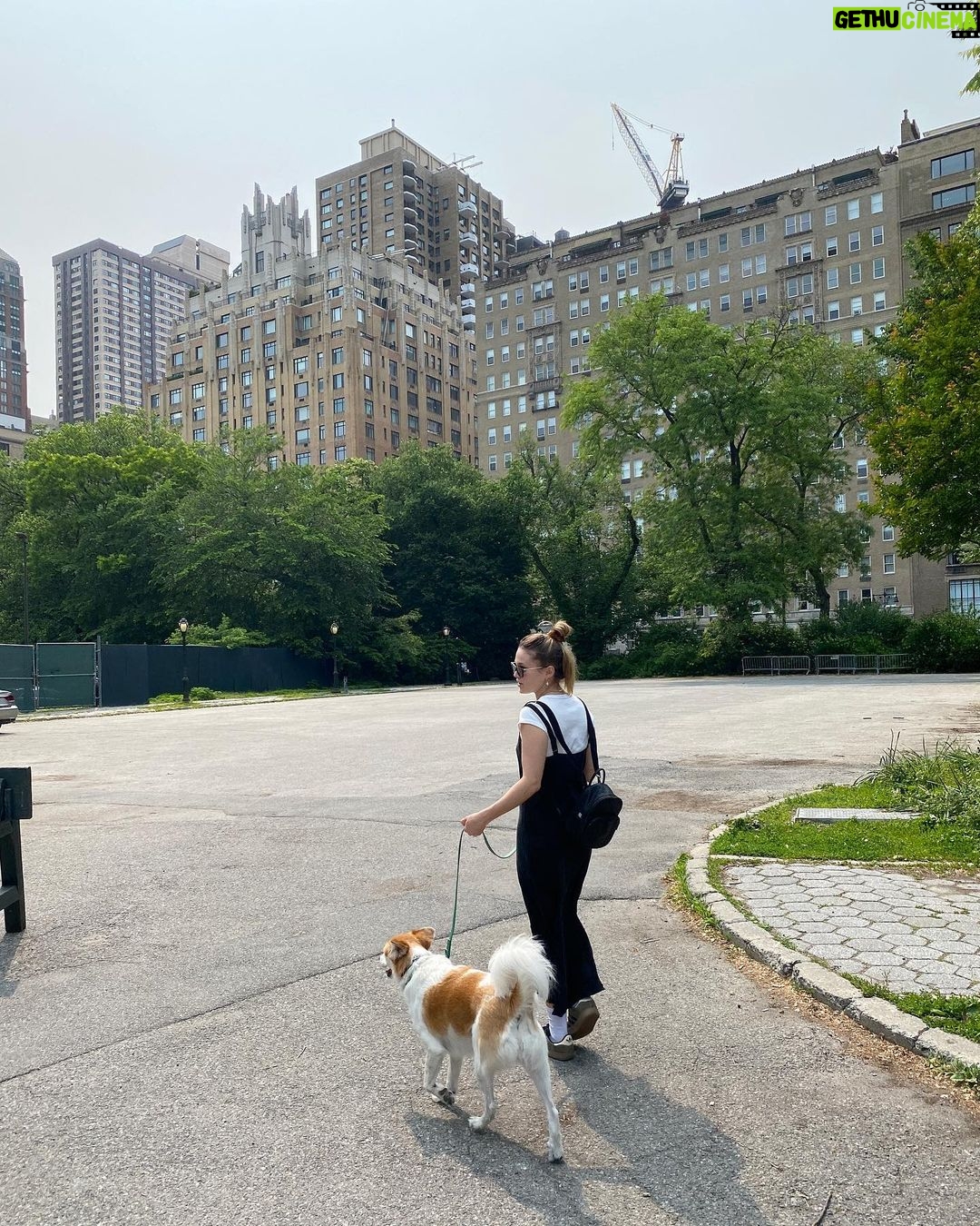Olivia Holt Instagram - right before roger took a shit in the middle of the street 🙃 Manhattan, New York