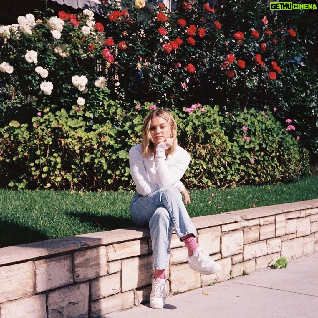 Olivia Holt Instagram - dammit lost my sunnies again