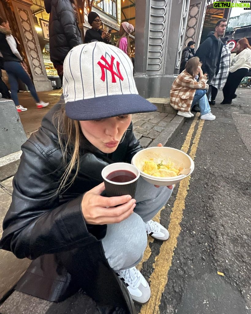 Olivia Holt Instagram - popcorn!!! chicken!! london!!!!! London, United Kingdom