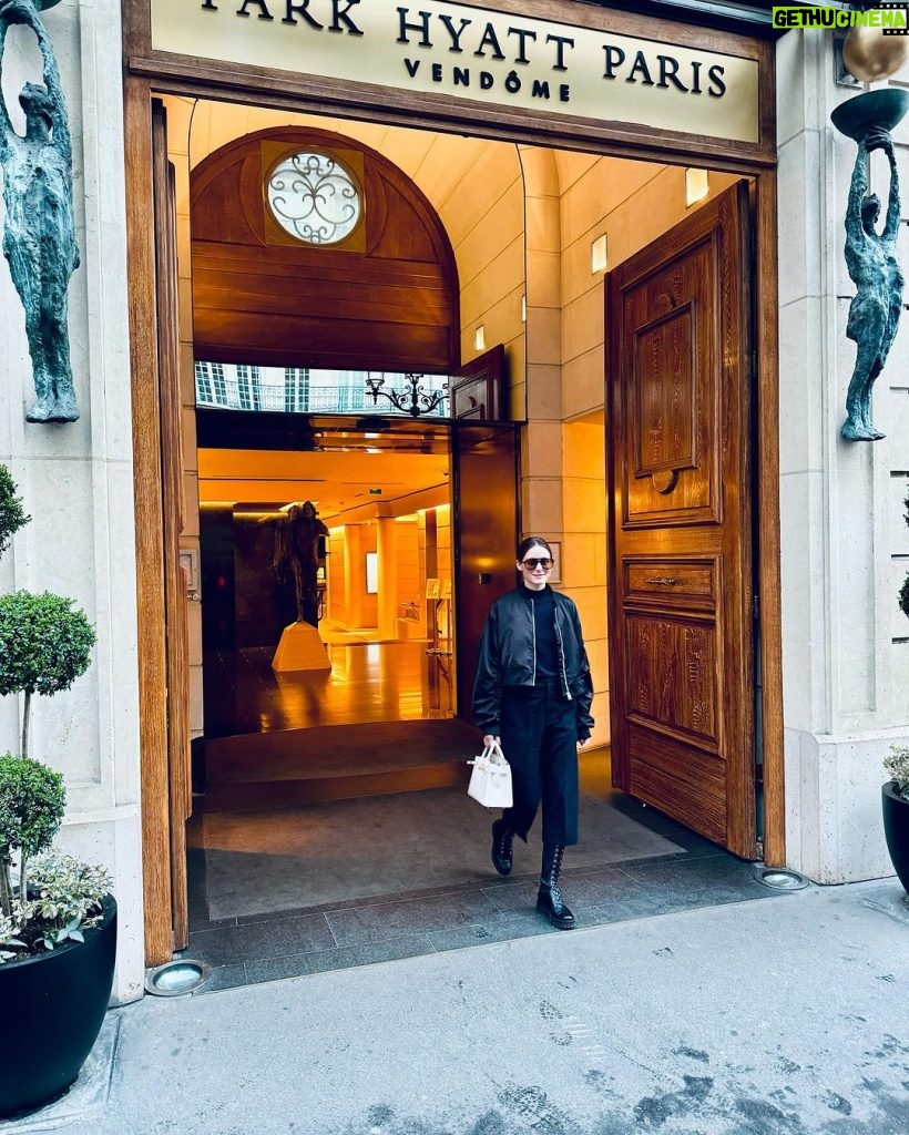 Olivia Palermo Instagram - Another #PFW in the books! ✅ Thank you to the @parkhyattparis team for such a fashionably chic stay again this season 🙏🏼🤗 L’Appartement has certainly become our fave home away from home when traveling for the collections 🧳 and the BEST place to celebrate my birthday 🎉🎂 See you in June for Couture 😉 Park Hyatt Paris-Vendome