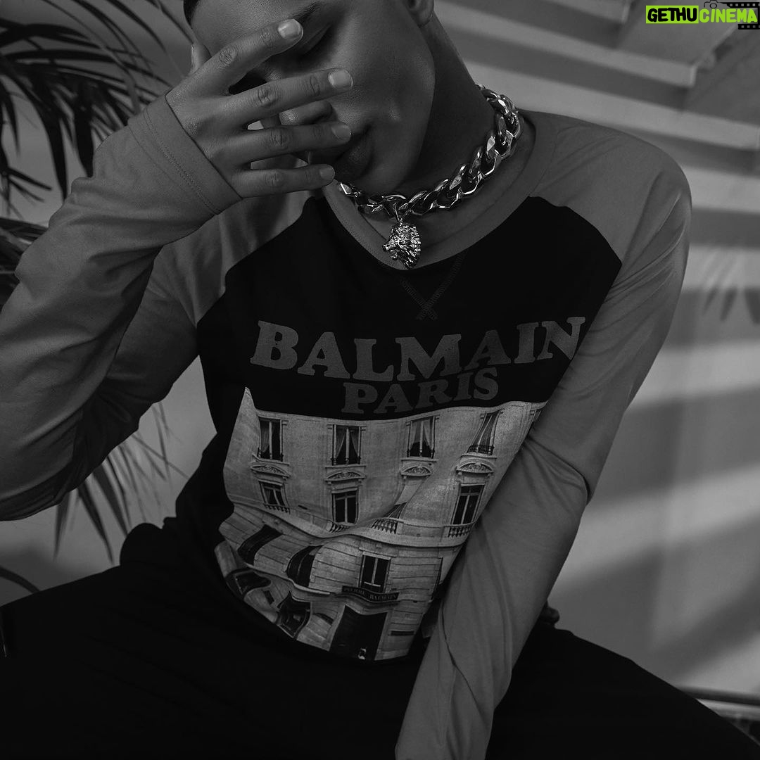 Olivier Rousteing Instagram - I am so excited that Le Vestiaire d’Or is finally available on Balmain.com. Tell me what is your Fav piece from my new wardrobe created for you. It’s a unisex collection from day to night , all what I love to wear is finally available🖤 go and get your fav piece and tag : #levestiaired’Or Link in my bio .