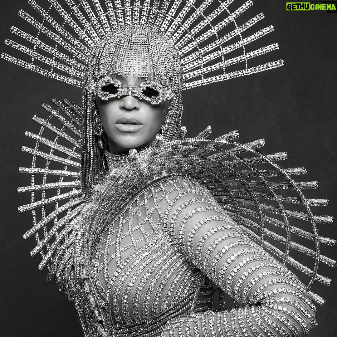 Olivier Rousteing Instagram - I wish you the most incredible BeyDAY 🫶🏽 So much love , such an incredible year of celebration and so many incredible moments spent together. Thank you for being an inspiration, my muse and reminding me and all of us sky is the limit . Love you Bey Have a wonderful birthday. I love YOU OR
