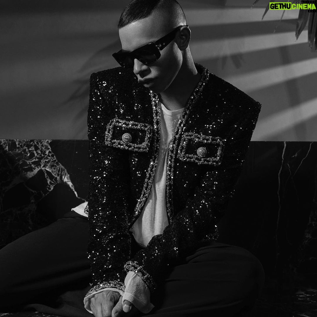 Olivier Rousteing Instagram - I am so excited that Le Vestiaire d’Or is finally available on Balmain.com. Tell me what is your Fav piece from my new wardrobe created for you. It’s a unisex collection from day to night , all what I love to wear is finally available🖤 go and get your fav piece and tag : #levestiaired’Or Link in my bio .