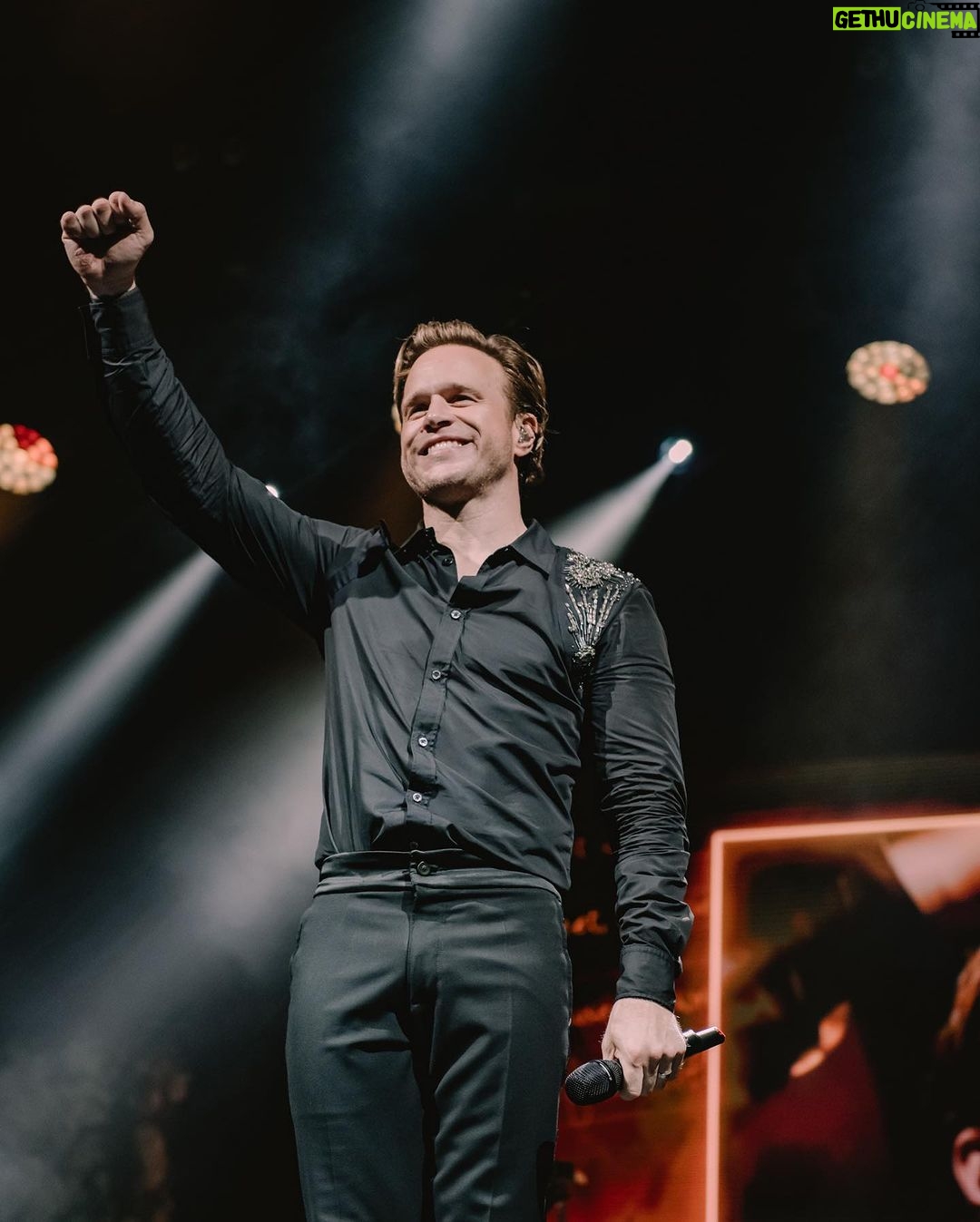Olly Murs Instagram - Lil Photo dump of some my fav pics from this weekend 📸💪🏻 being back with the band was fun and seeing all you lovely lot was special! Day off today… then we go again!!